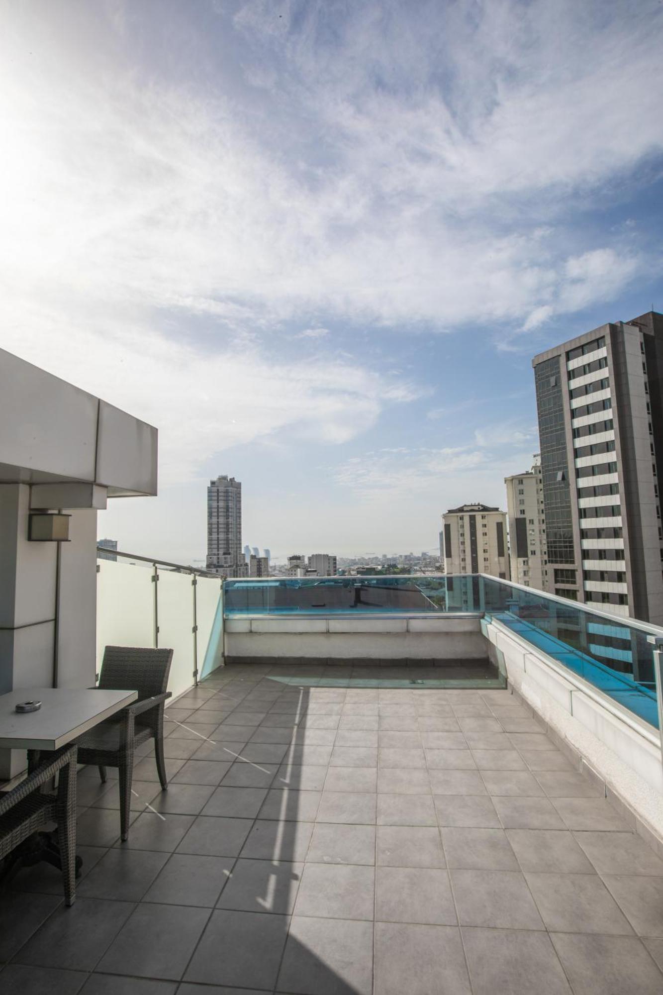 Ramada Encore Istanbul Kartal Exterior foto